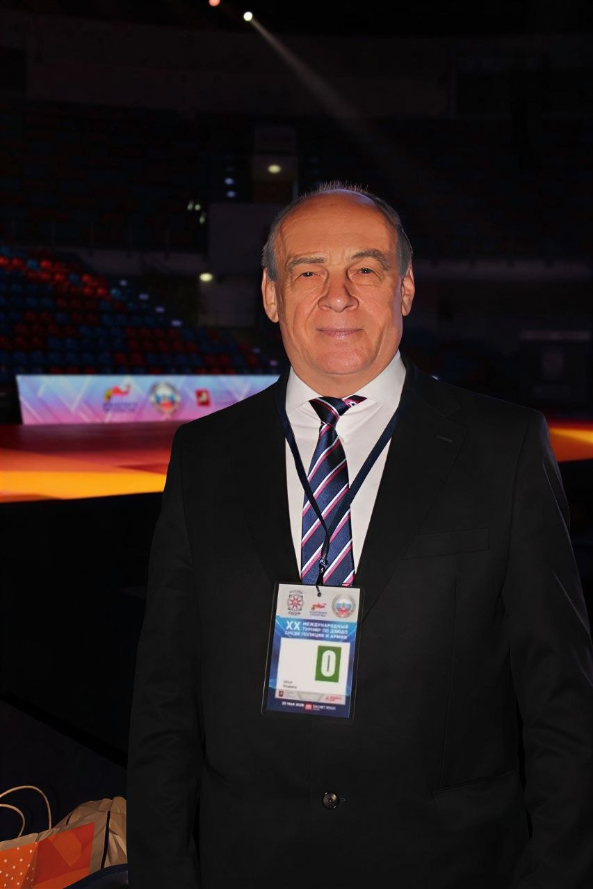 ВЛАДИМИР ЦЕЛЫХ